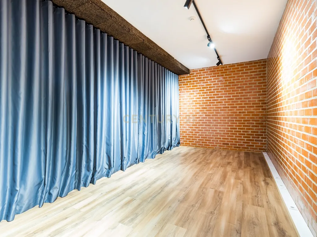 Oportunidade Única de Investimento: Espaço de 300m² no Jamor (Yield 9%) - Image 10