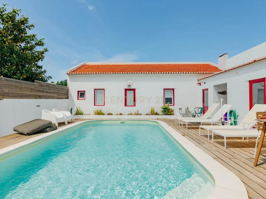 Moradia de Charme Renovada | Piscina | A 3 minutos da Praia da Parede - Image 3