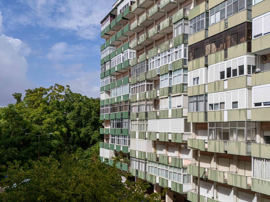 T3 Totalmente Remodelado com Vista Rio | Cacilhas, Almada - Image 30