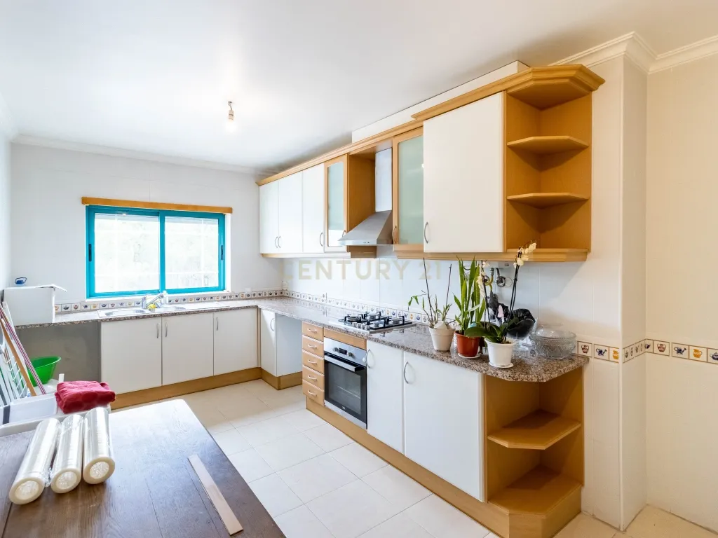 Apartamento T4 (duplex) -Marinha Grande - Image 7