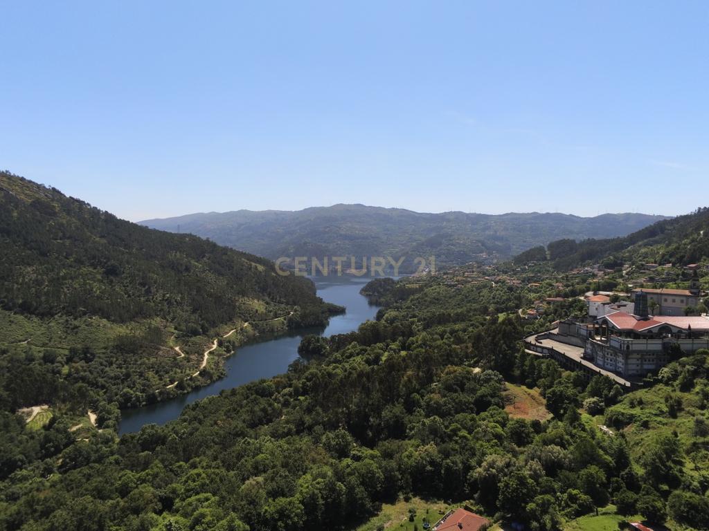 Magnífica Propriedade com 3 Apartamentos no Gerês ,Vista Rio  - Image 43