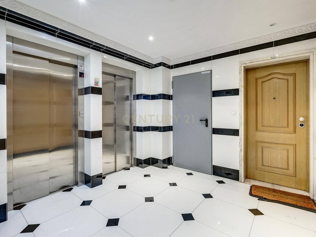 Apartamento T2 para Arrendamento | Urbanização do Neudel, Amadora - Image 22