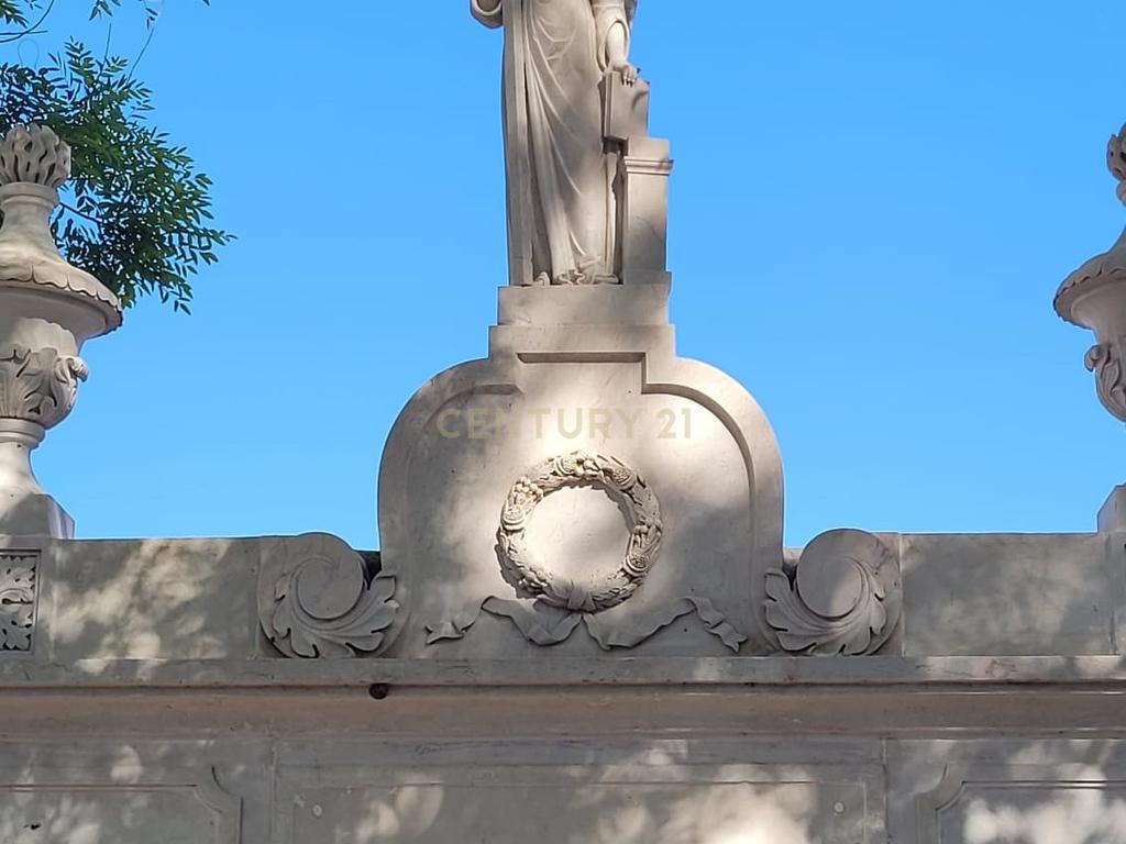 Jazigo Familiar com 8 Lugares | Cemitério do Alto de São João - Image 10