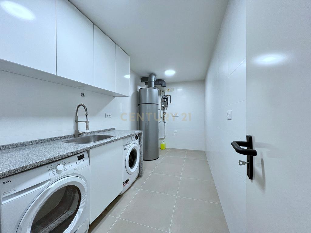Moradia T4 com Piscina na Parede (Cascais, Lisboa) - Image 11
