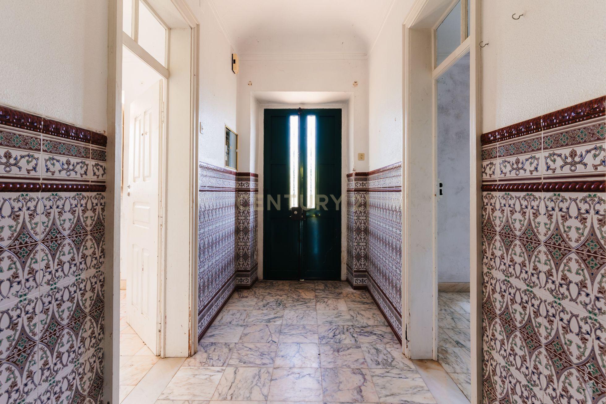 Propriedade com 11 divisões para recuperação em Estremoz com uma área total de 6185 m2 - Image 8