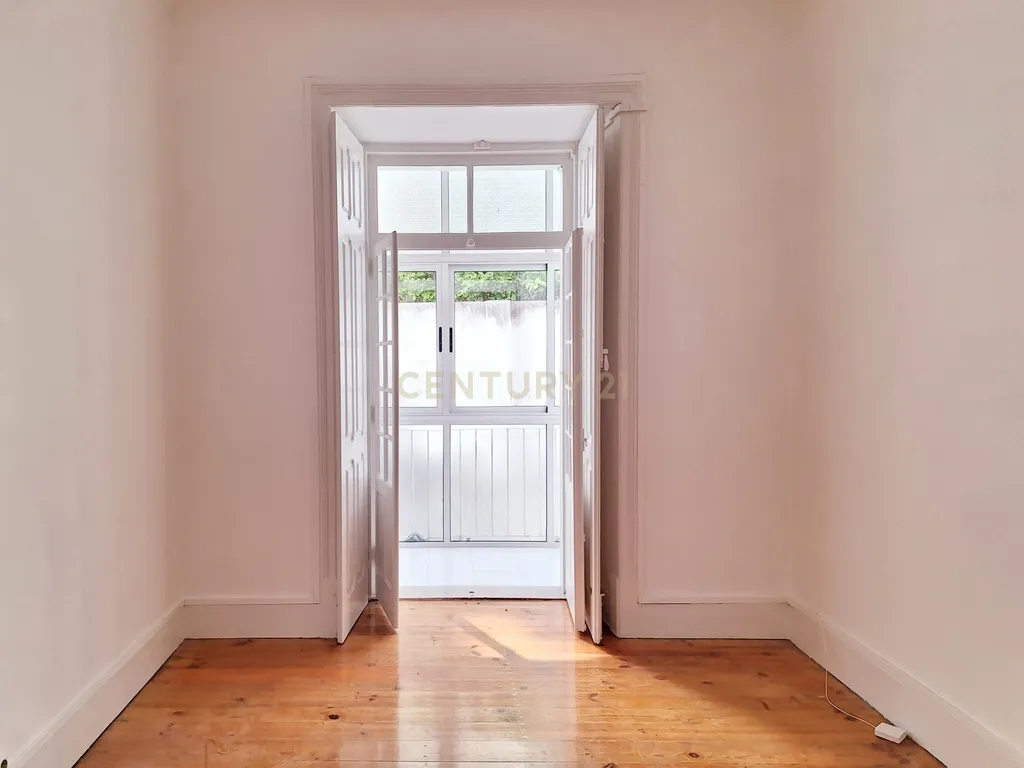 Apartamento T3+2 para Arrendamento em Campolide - Image 17