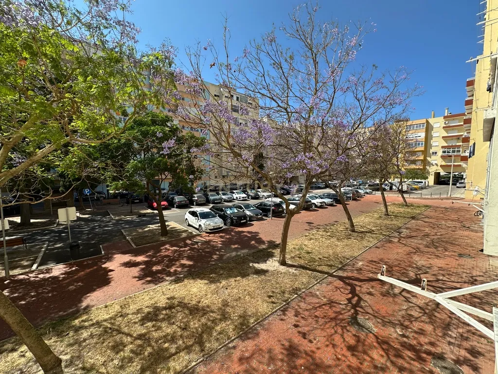 Apartamento T1 para Remodelação – Praça do Brasil, Setúbal - Image 18