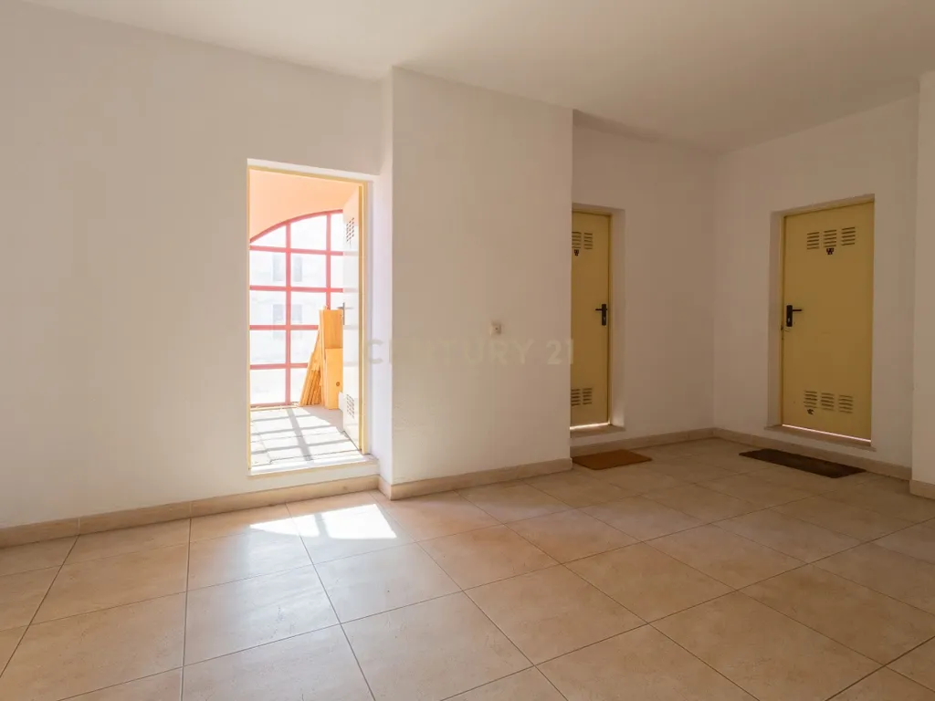 Apartamento T2, sito na localidade de Cova da Piedade, concelho de Almada. - Image 19