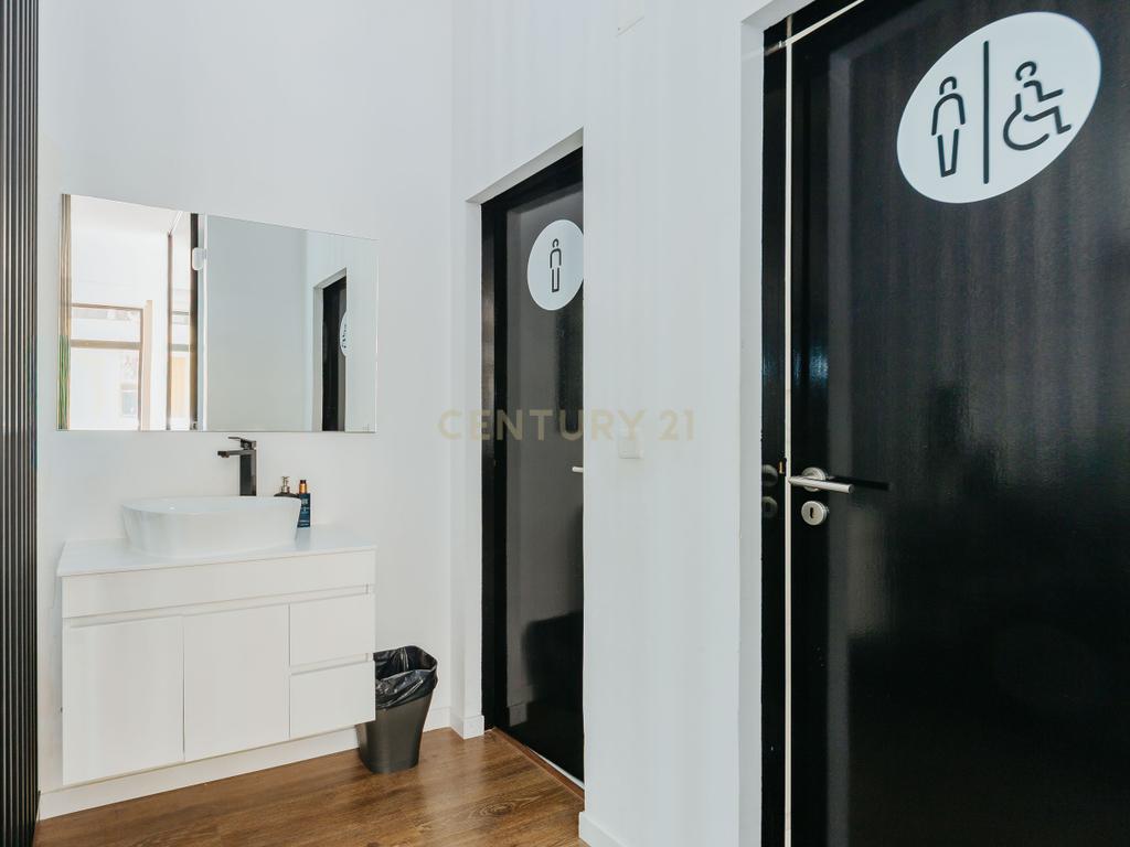 Loja com duas frentes em Sacavém, Loures - 120m² - Image 26