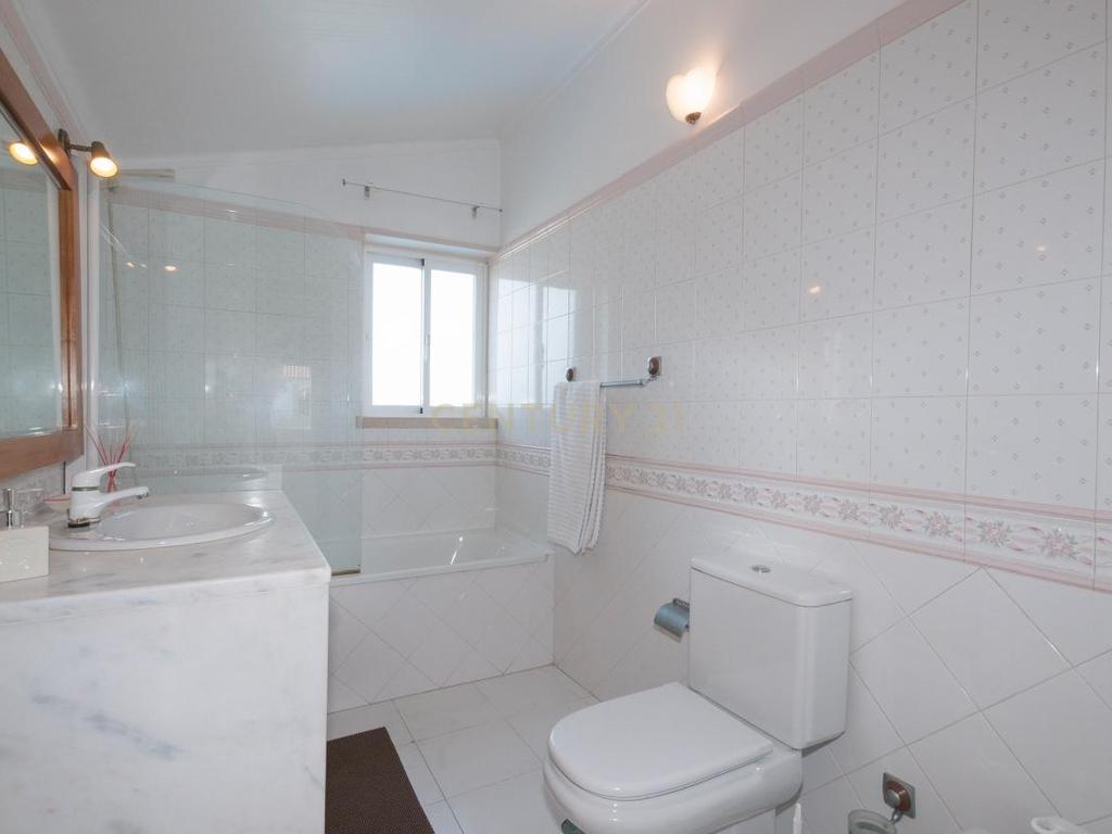 Moradia com 480m2 e piscina, na Ericeira - Image 21
