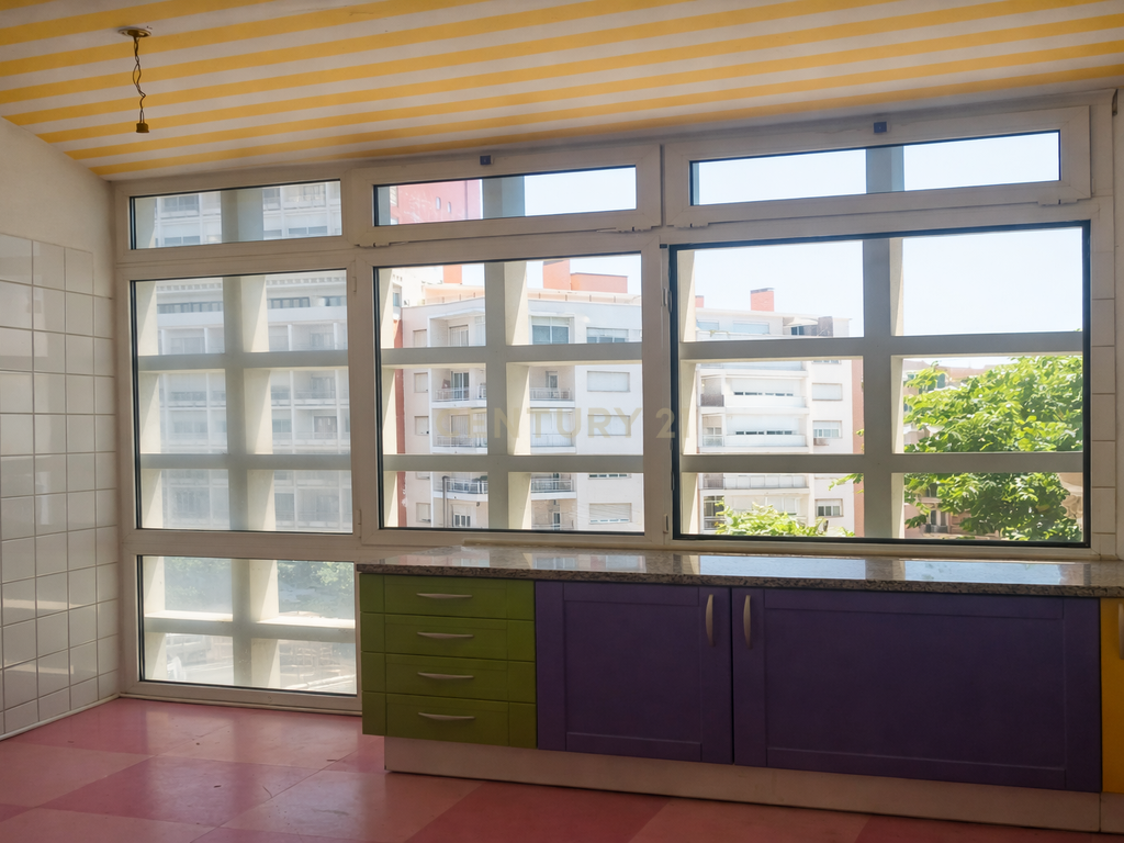 Apartamento T2 +1 Duplex em Alvalade, Lisboa - Oportunidade Única - Image 3