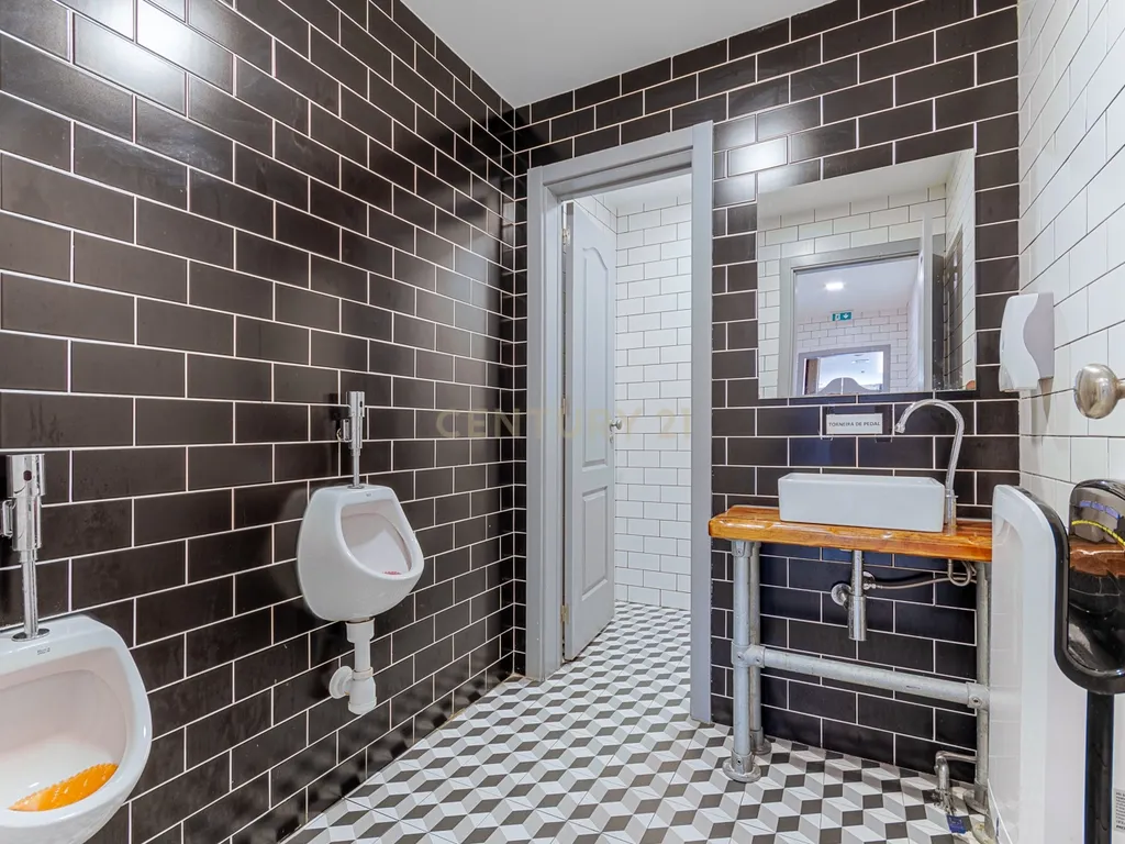🎯 Oportunidade Única no Centro de Loures! - Image 25