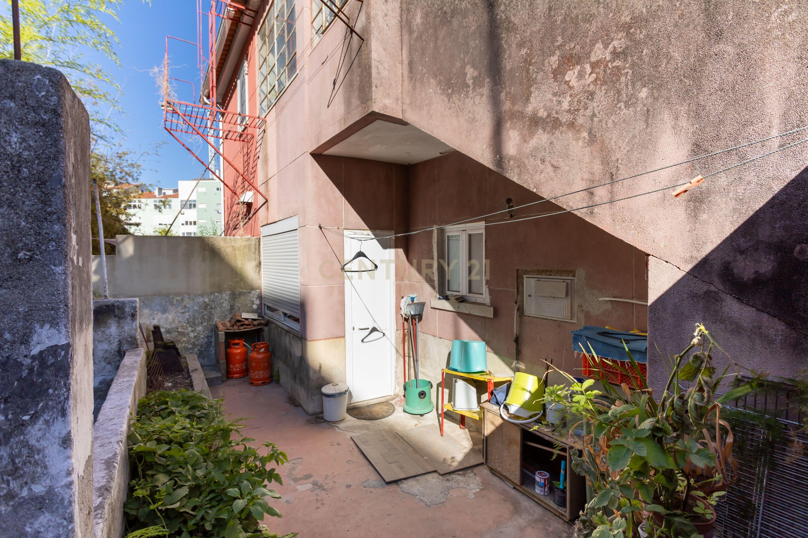 Moradia com anexo, no centro de Almada! - Image 19
