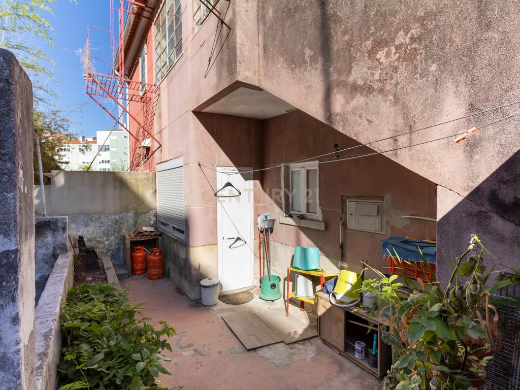 Moradia com anexo, no centro de Almada! - Image 19