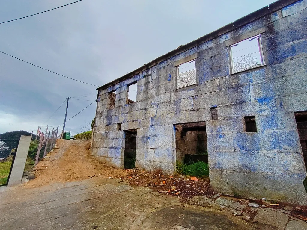Moradia para reconstruir com terreno, refúgio paradisíaco perto da praia fluvial de Porto de Rei, S. Martinho de Mouros, Resende - Image 9