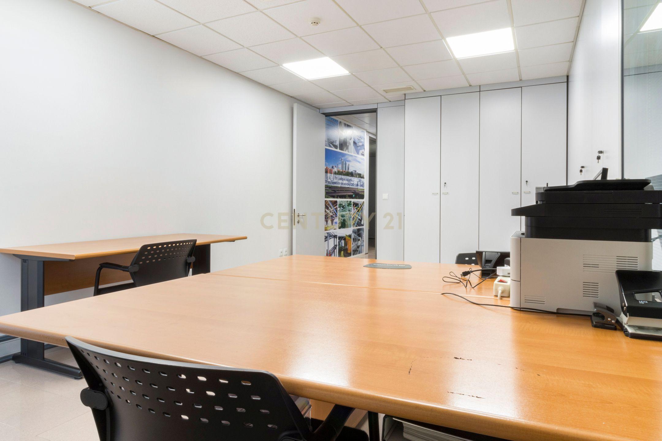 Escritório moderno com 5 Salas e 2 lugares de Parqueamento, junto ao Metro. Para Arrendar! - Image 12