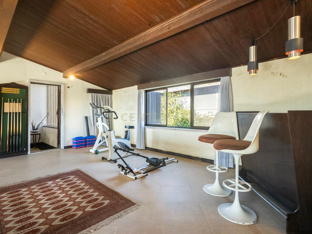 Moradia T4+ com jardim e piscina, em Alfragide. Em Venda! - Image 9