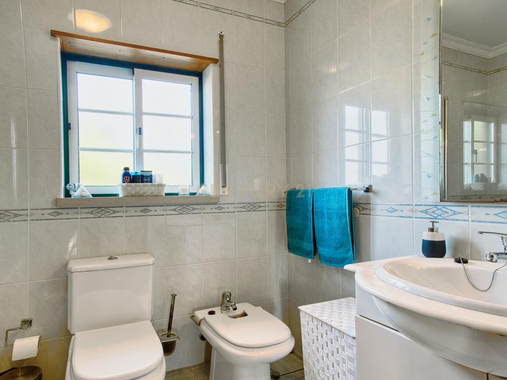 Moradia em São Martinho do Porto – Tranquilidade e Conforto perto da Baía de Sao Martinho - Image 5