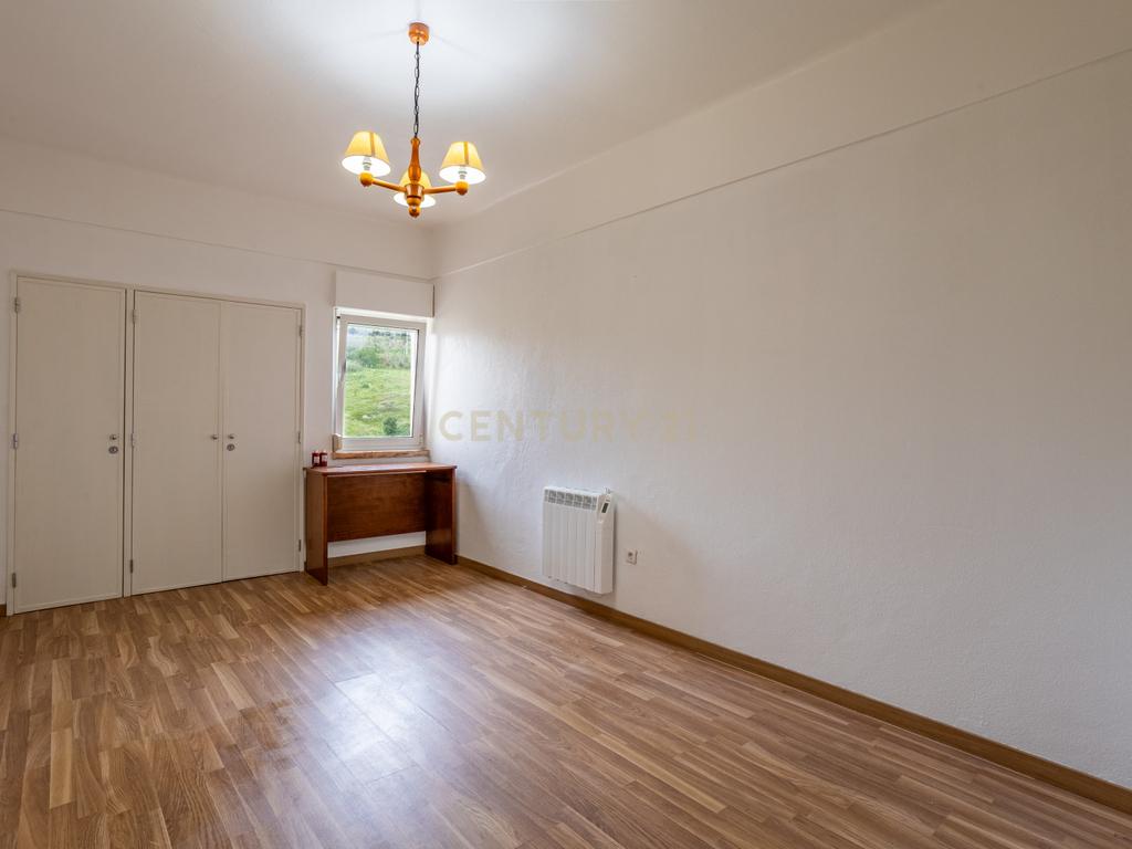 Apartamento T2 na Nazaré - Totalmente Remodelado com Vista Mar - Image 19