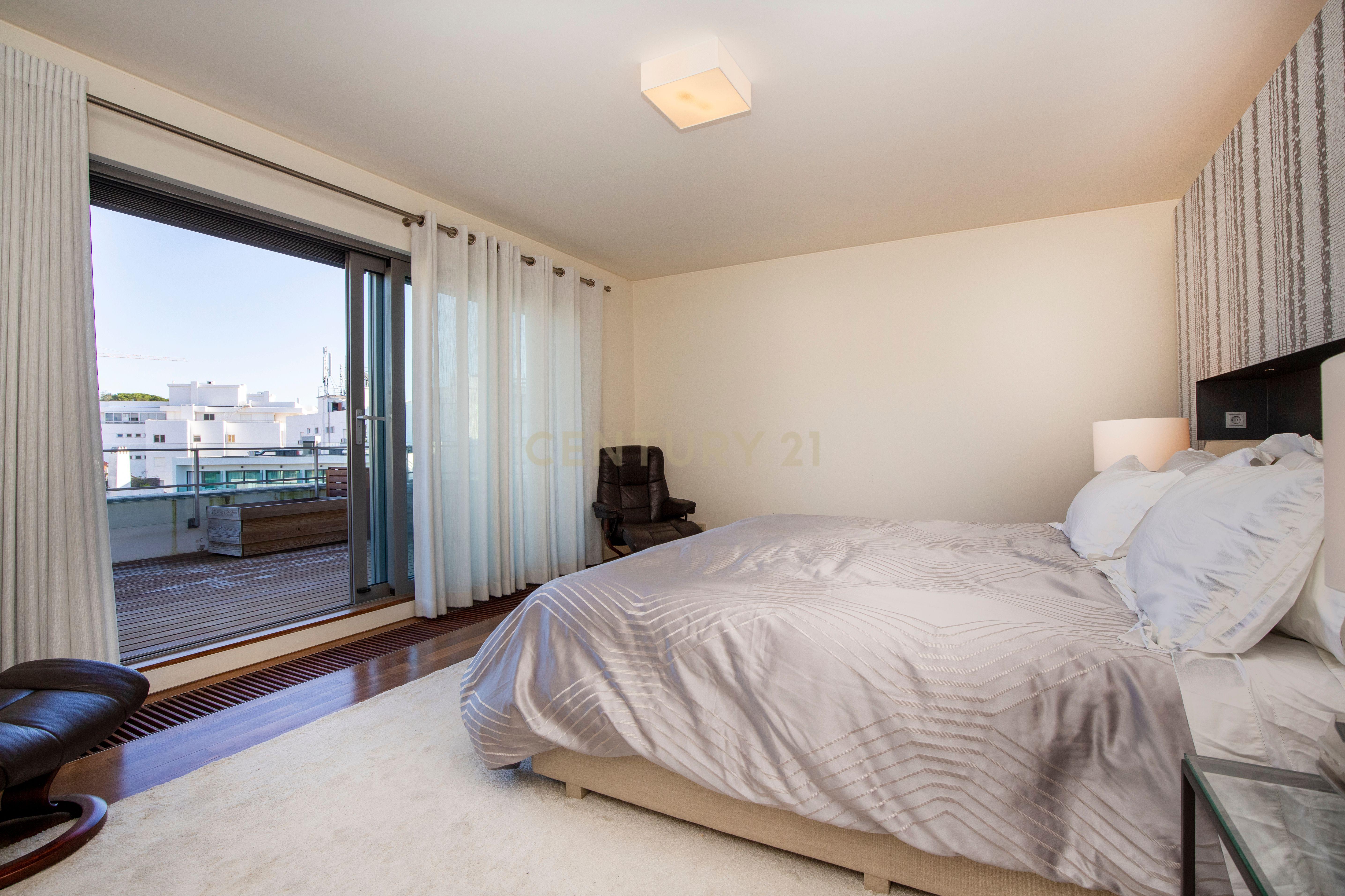Apartamento T4 duplex em condomínio localizado no centro do Estoril - Image 15
