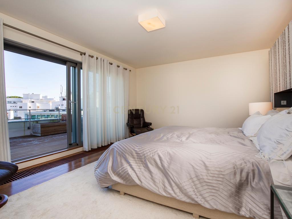Apartamento T4 duplex em condomínio localizado no centro do Estoril - Image 15