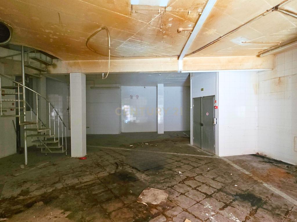 Loja Algés com 330 m2 - Image 18