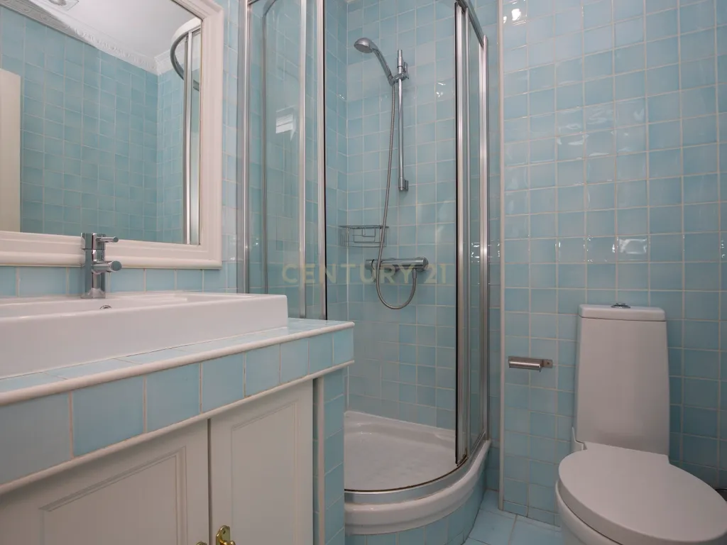 *Apartamento Exclusivo em Edifício Tradicional de Lisboa* - Image 22
