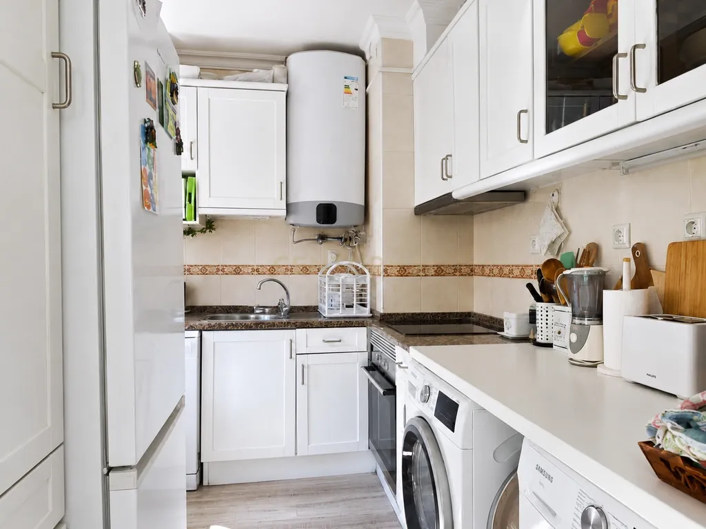 Apartamento T3 Renovado com 2 Casas de Banho | Olivais, Lisboa - Image 3