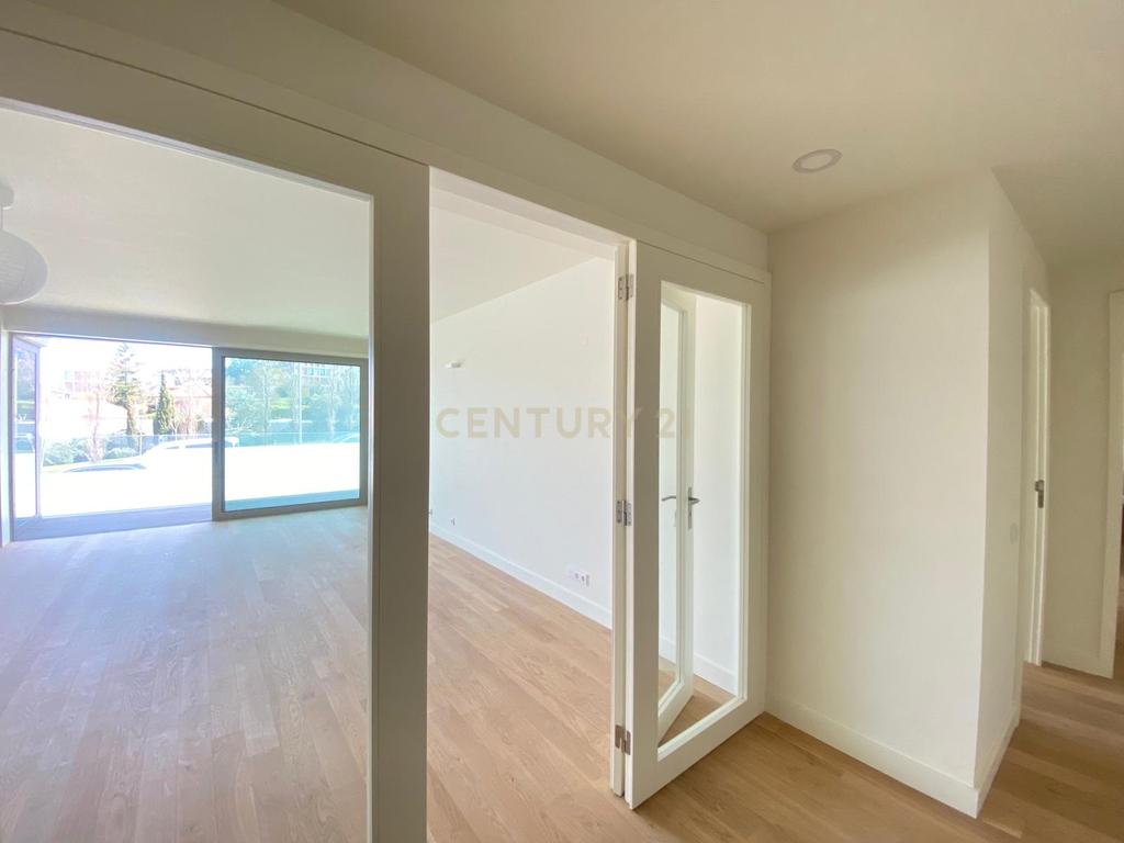 Apartamento T2 Novo com varanda, dois lugares de estacionamento, arrumo e fantásticas vistas sobre o rio - Image 3