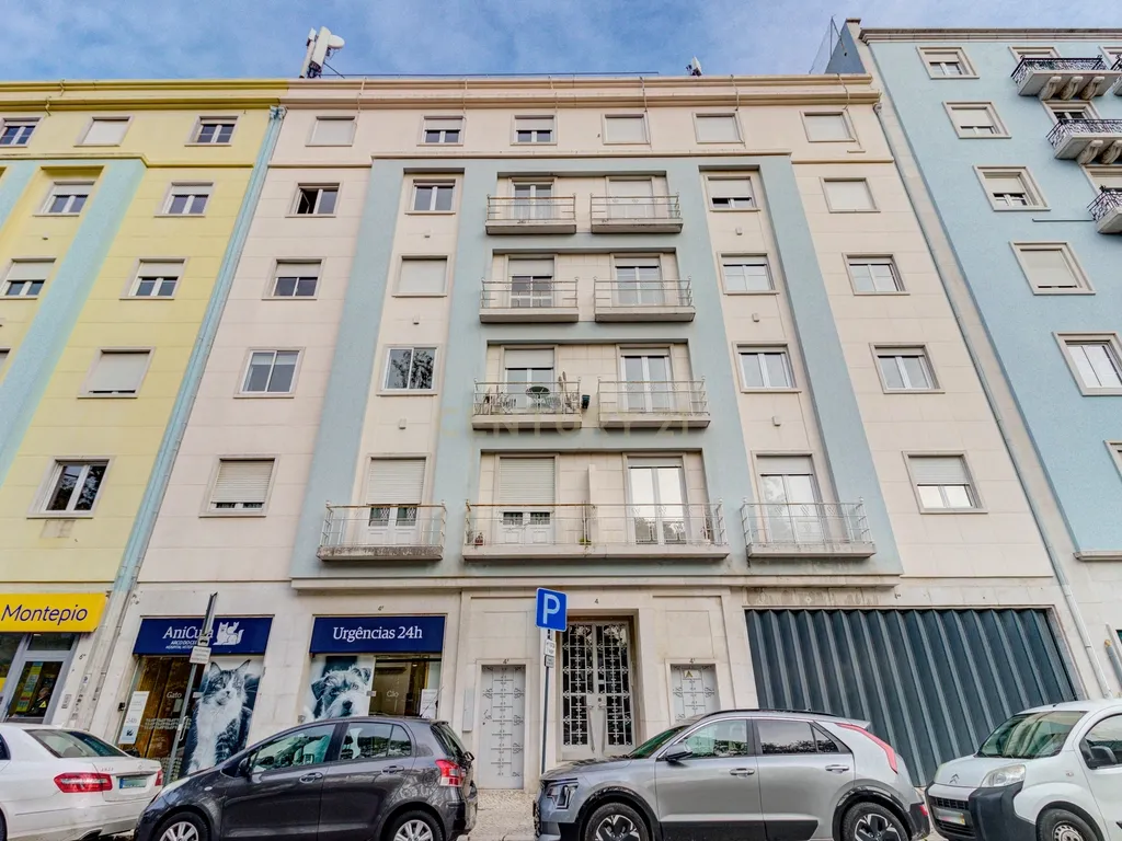 T3 RENOVADO COM COZINHA TOTALMENTE EQUIPADA E LAVANDARIA, JUNTO AO SALDANHA - Image 9