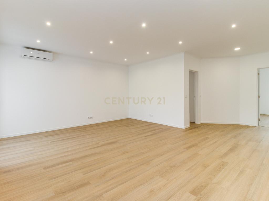 T3 RENOVADO COM COZINHA TOTALMENTE EQUIPADA E LAVANDARIA, JUNTO AO SALDANHA - Image 17