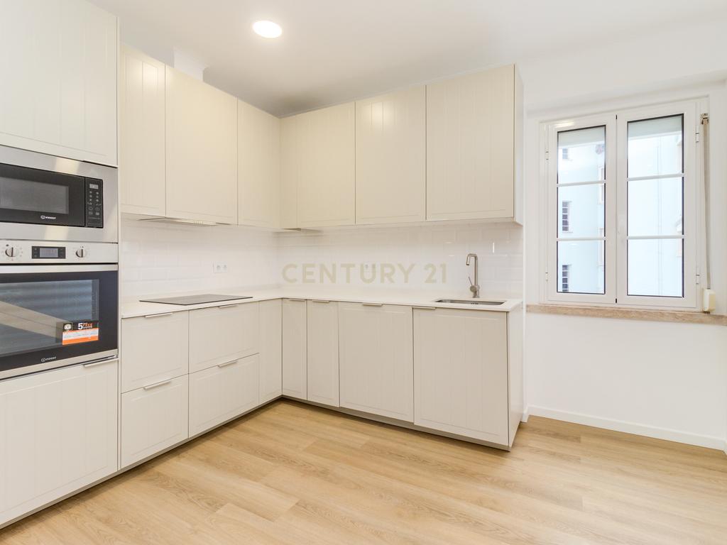 T3 RENOVADO COM COZINHA TOTALMENTE EQUIPADA E LAVANDARIA, JUNTO AO SALDANHA - Image 15