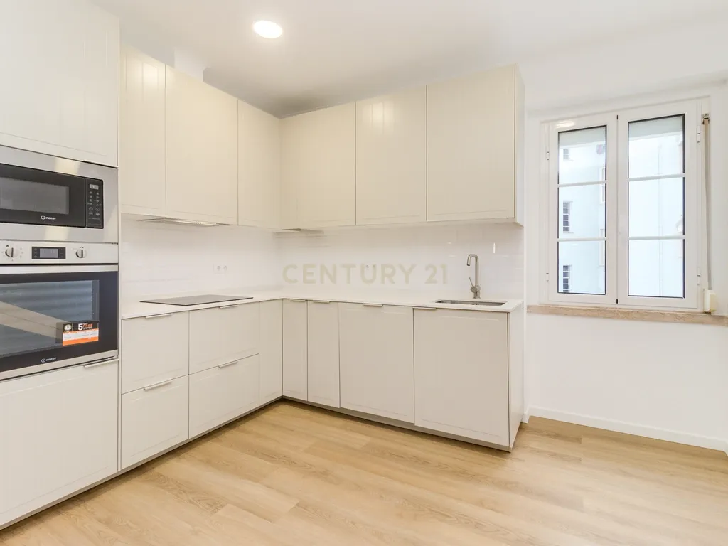 T3 RENOVADO COM COZINHA TOTALMENTE EQUIPADA E LAVANDARIA, JUNTO AO SALDANHA - Image 15