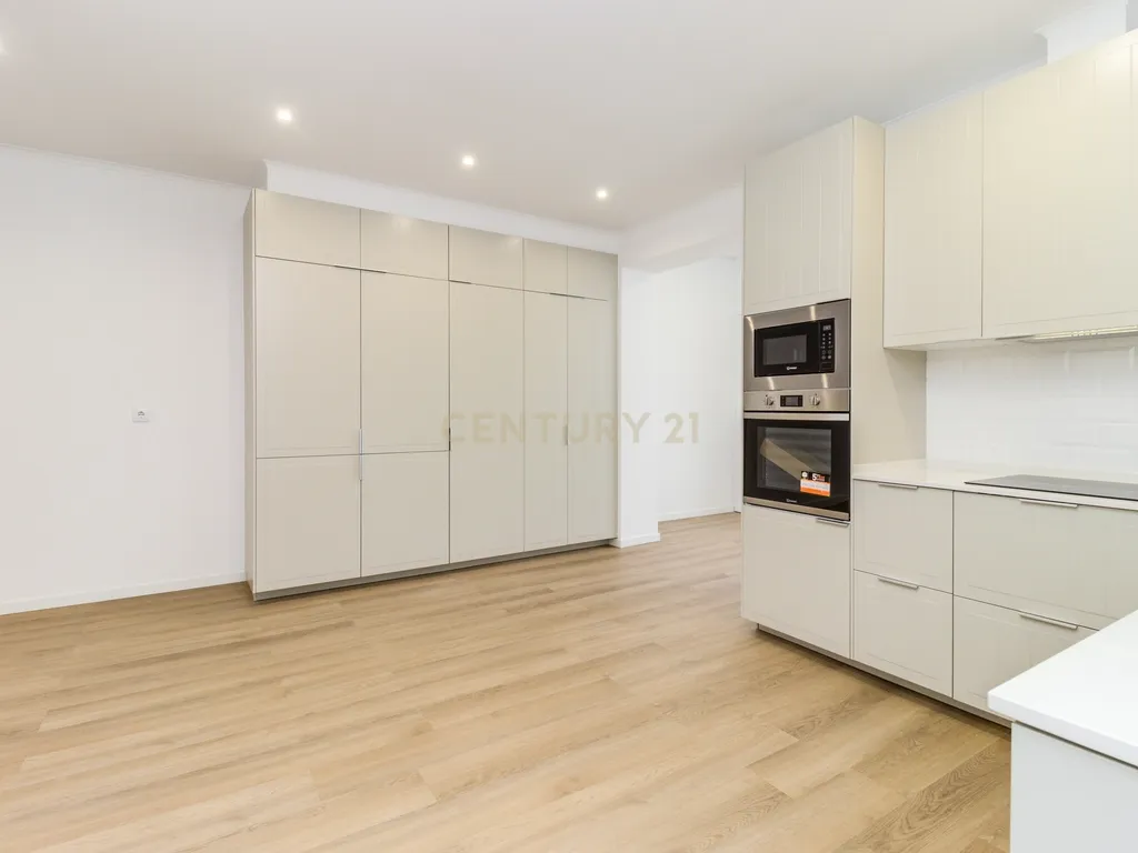 T3 RENOVADO COM COZINHA TOTALMENTE EQUIPADA E LAVANDARIA, JUNTO AO SALDANHA - Image 14