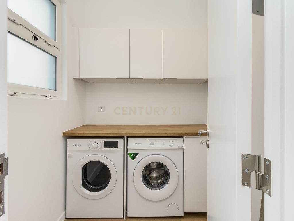 T3 RENOVADO COM COZINHA TOTALMENTE EQUIPADA E LAVANDARIA, JUNTO AO SALDANHA - Image 11
