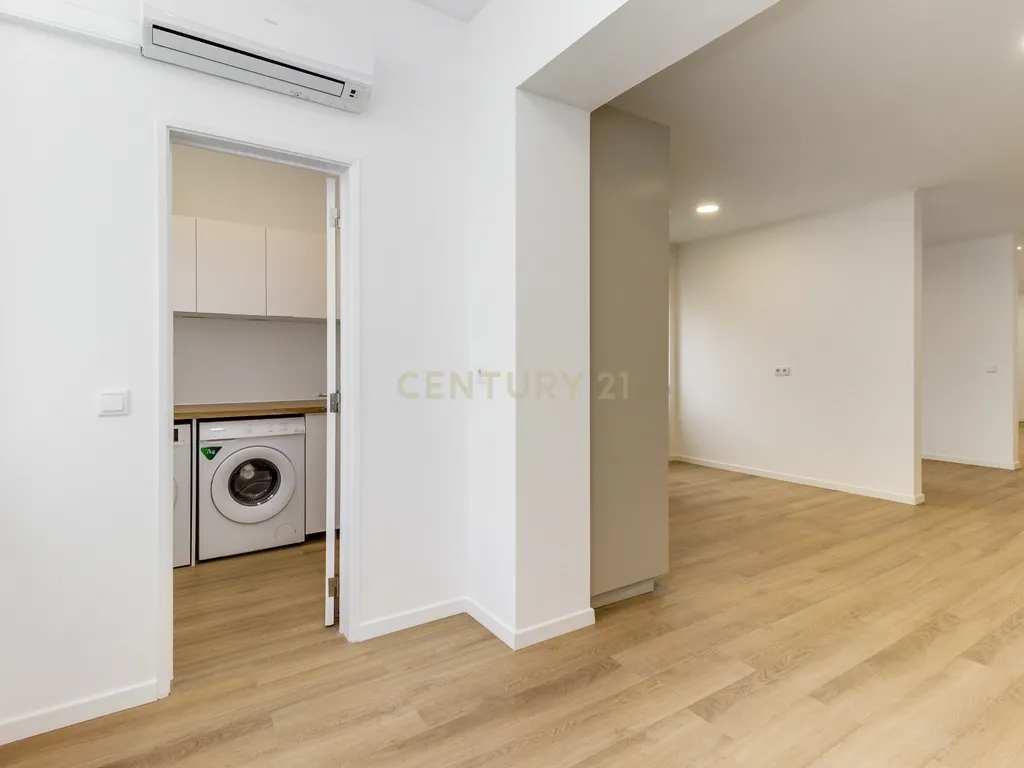 T3 RENOVADO COM COZINHA TOTALMENTE EQUIPADA E LAVANDARIA, JUNTO AO SALDANHA - Image 43