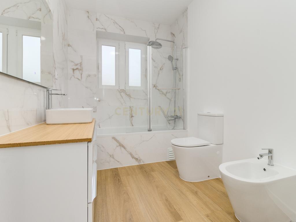 T3 RENOVADO COM COZINHA TOTALMENTE EQUIPADA E LAVANDARIA, JUNTO AO SALDANHA - Image 35