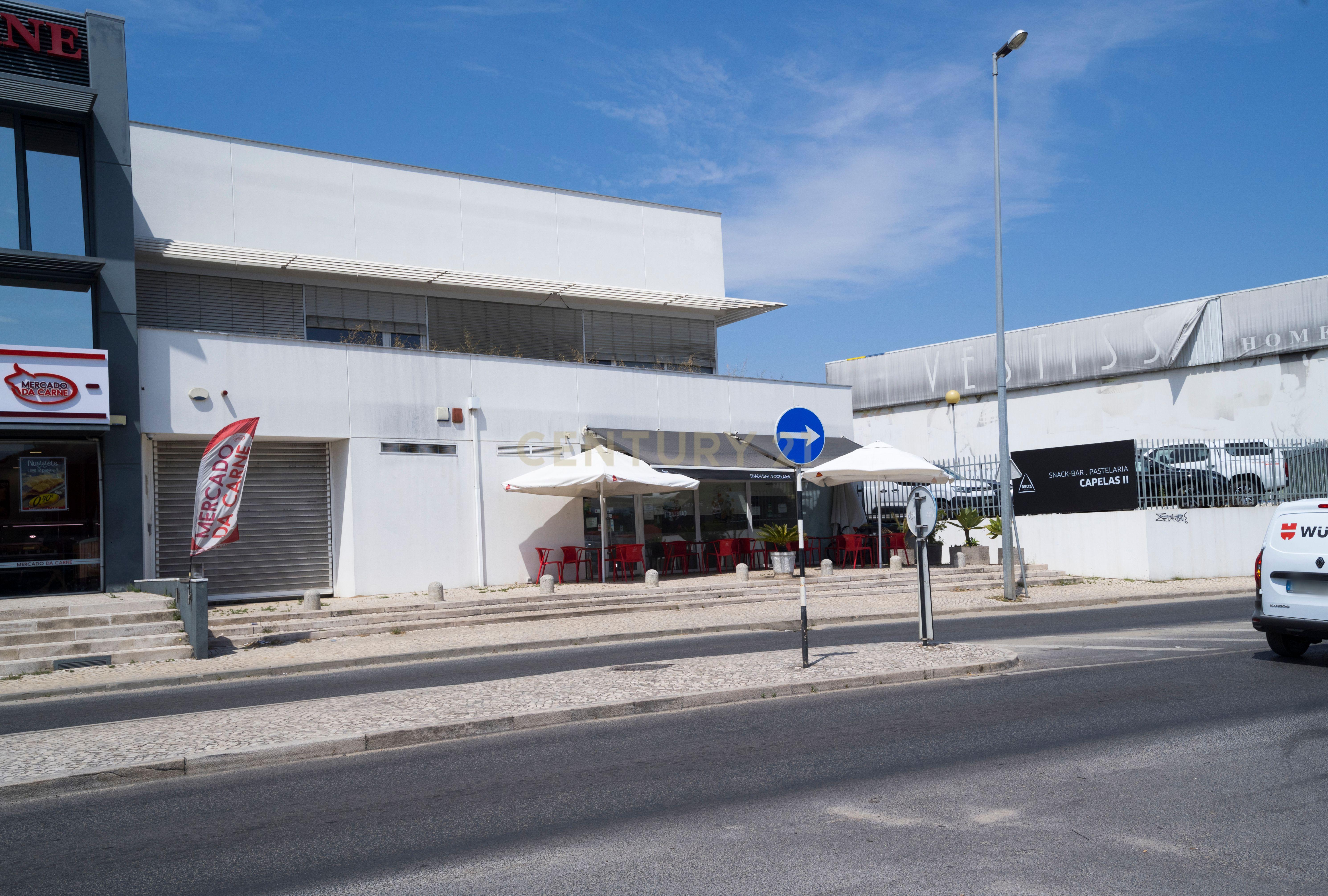 Fotografia 3 de Edifício de Escritórios de 645m2 com Estacionamento