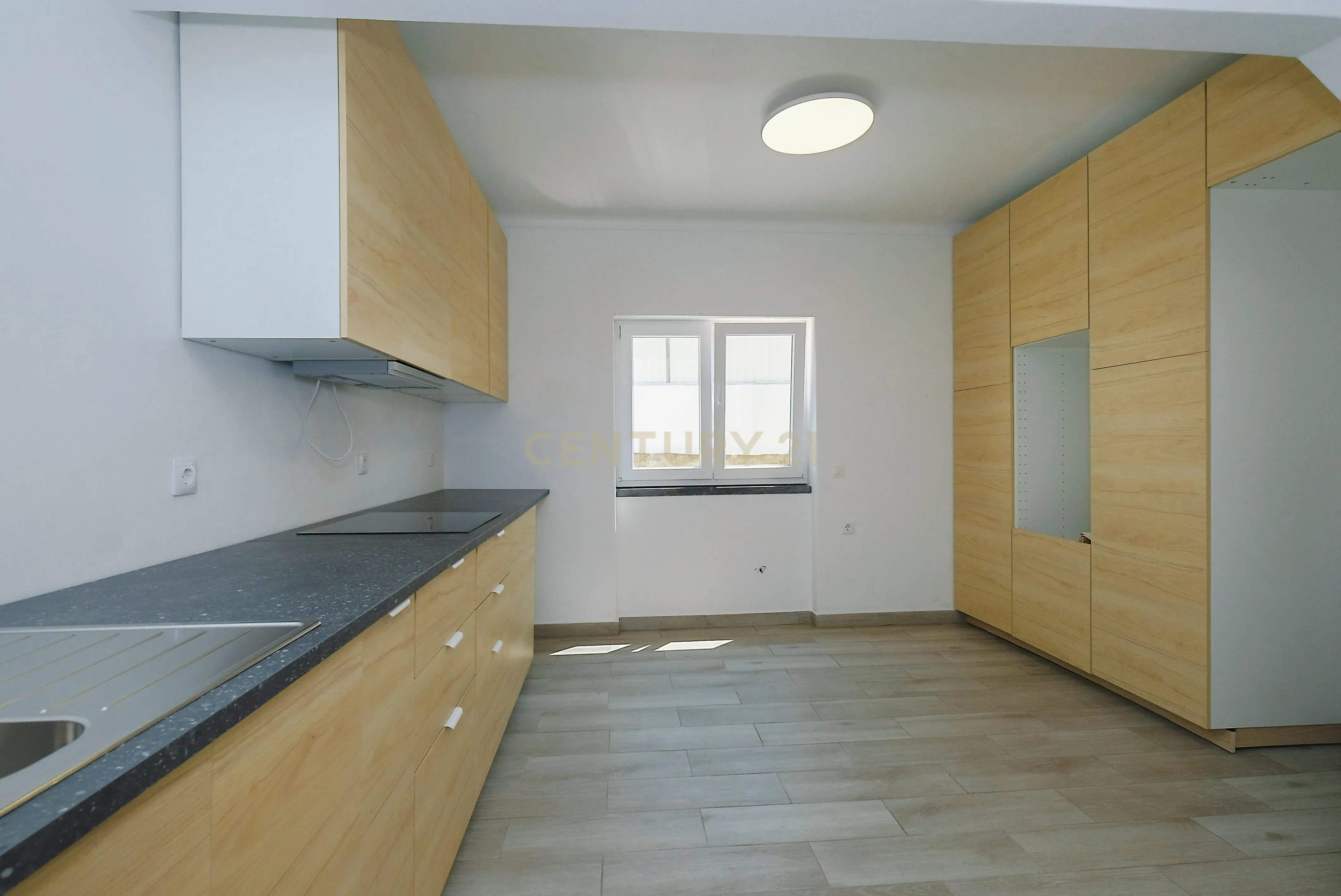 Fotografia 11 de Moradia T4 Renovada no Estoril | Conforto, Espaço e Excelente Localização