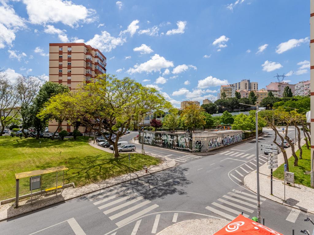 Apartamento T2 na Urbanização Codivel - Odivelas - Image 5