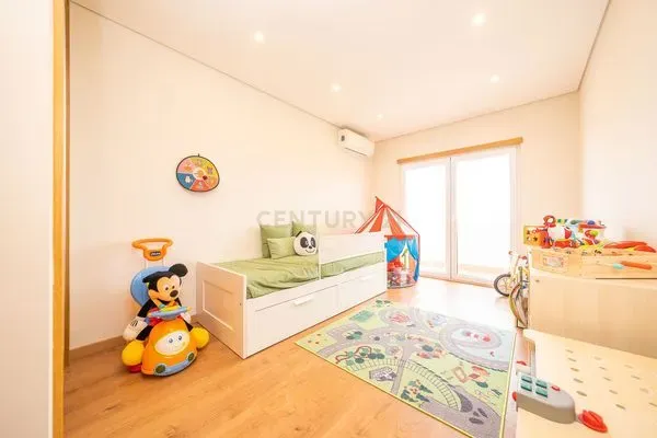Apartamento T3 construído em 2019, com Varanda e Parqueamento, em Setúbal - Image 23