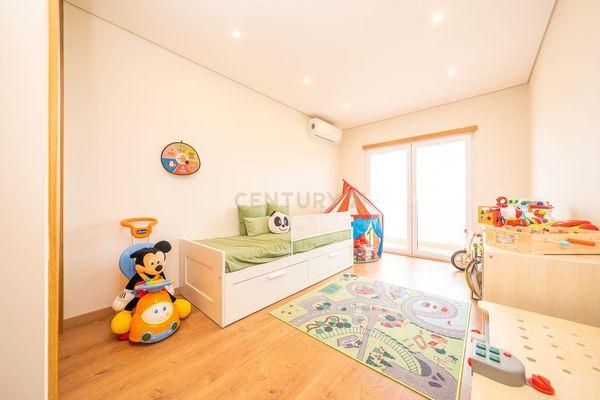 Apartamento T3 construído em 2019, com Varanda e Parqueamento, em Setúbal - Image 23