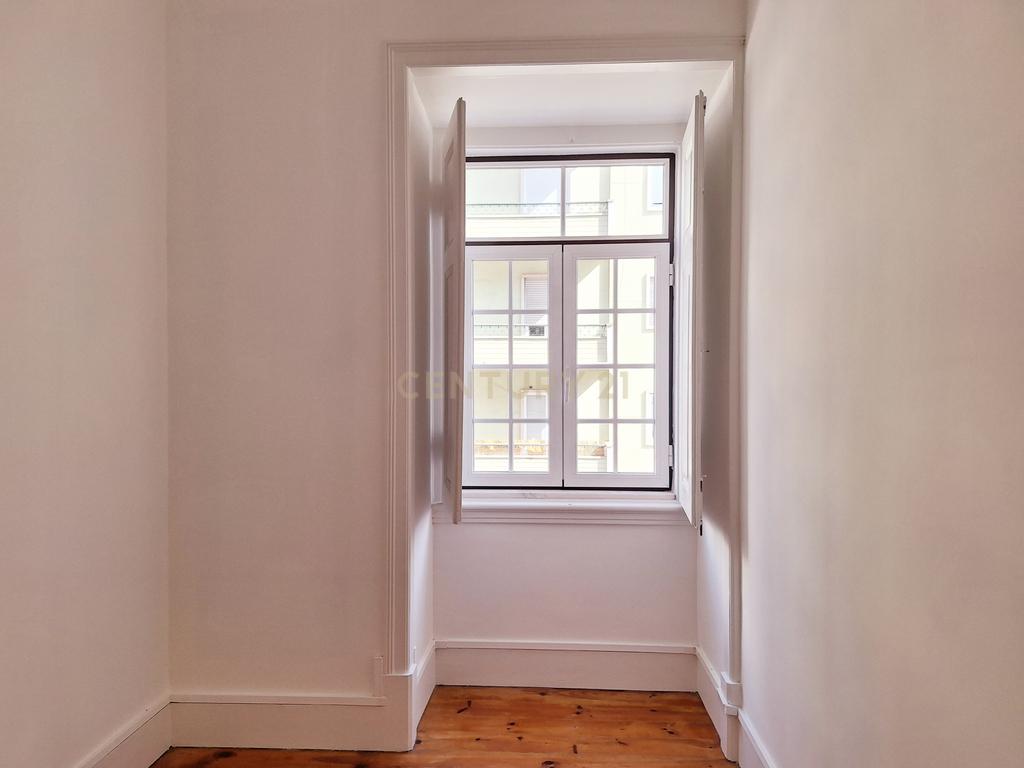  Apartamento T3+2 para Arrendamento em Campolide - Image 5