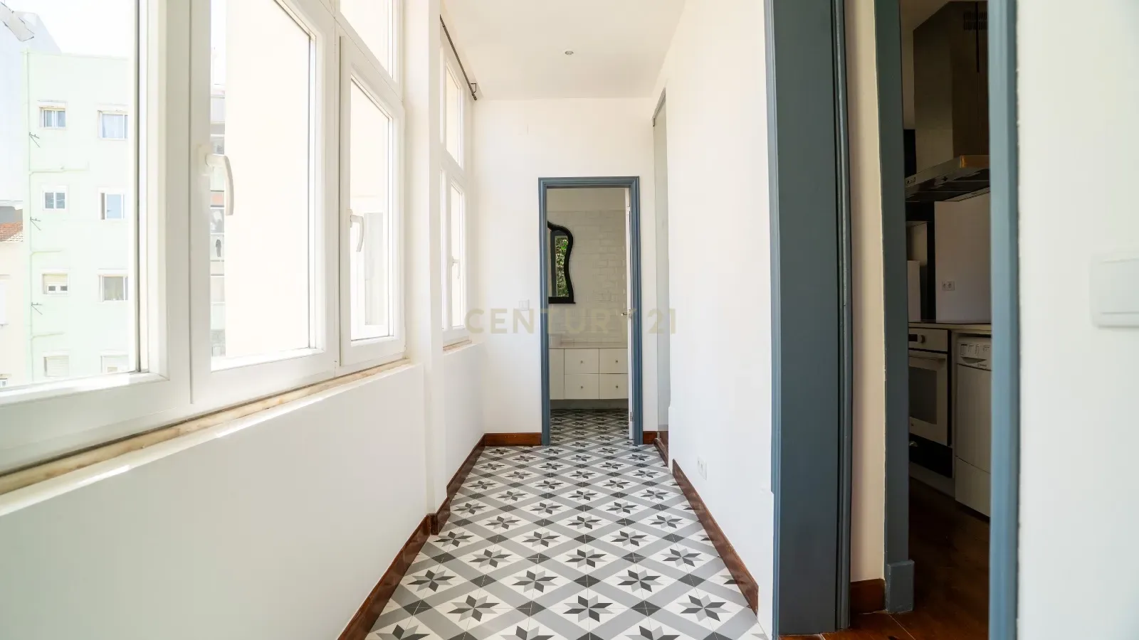 Apartamento T2 com 83 m² - Image 22