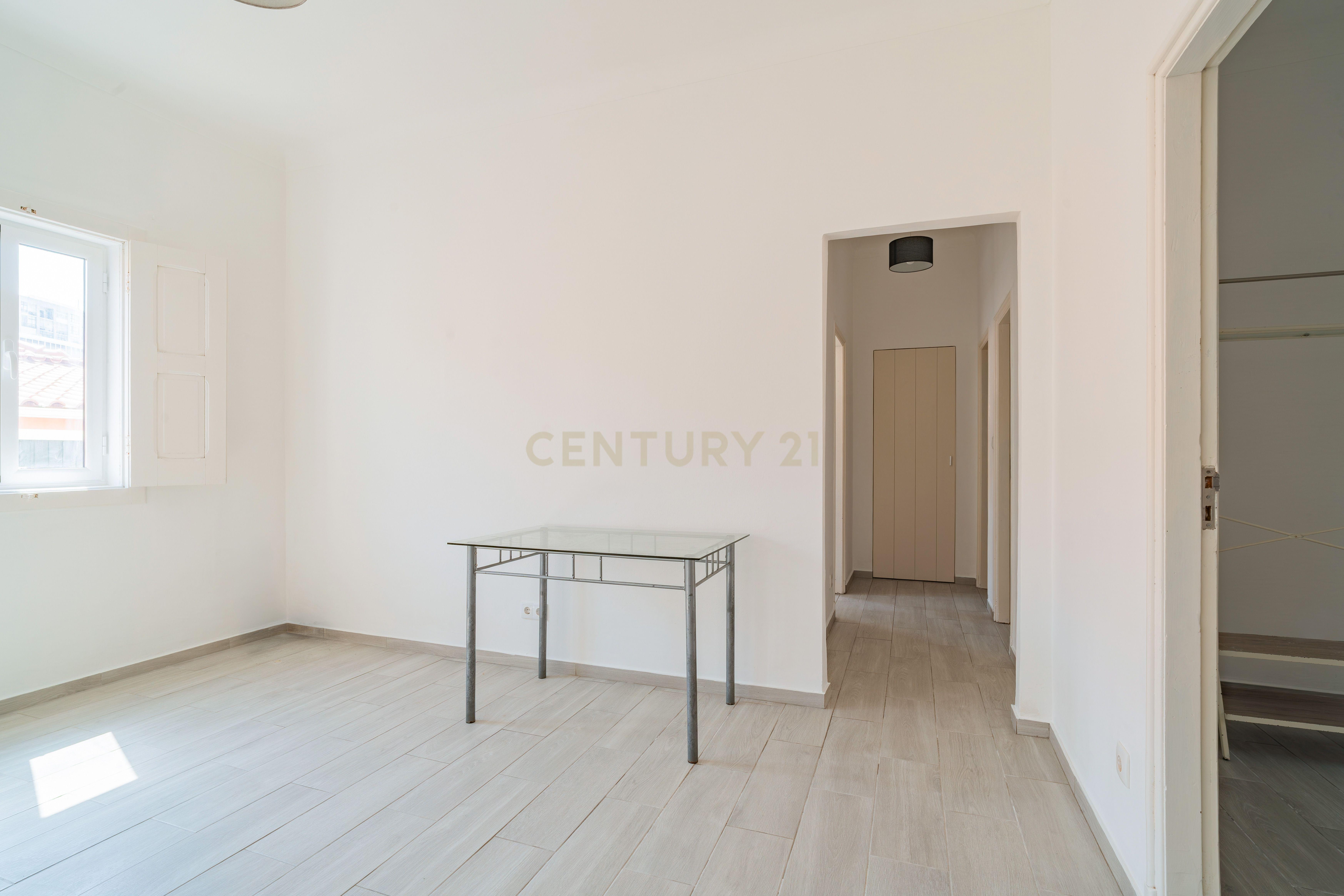 Fotografia 7 de Apartamento T3 Remodelado com Espaço Exterior Privativo | Alcobaça