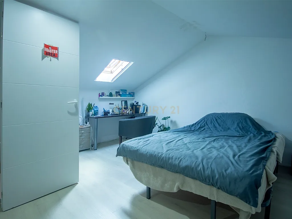 Apartamento totalmente renovado no último andar com garagem e arrecadação a 5 minutos de Las Canteras, Gran Canaria - Image 17