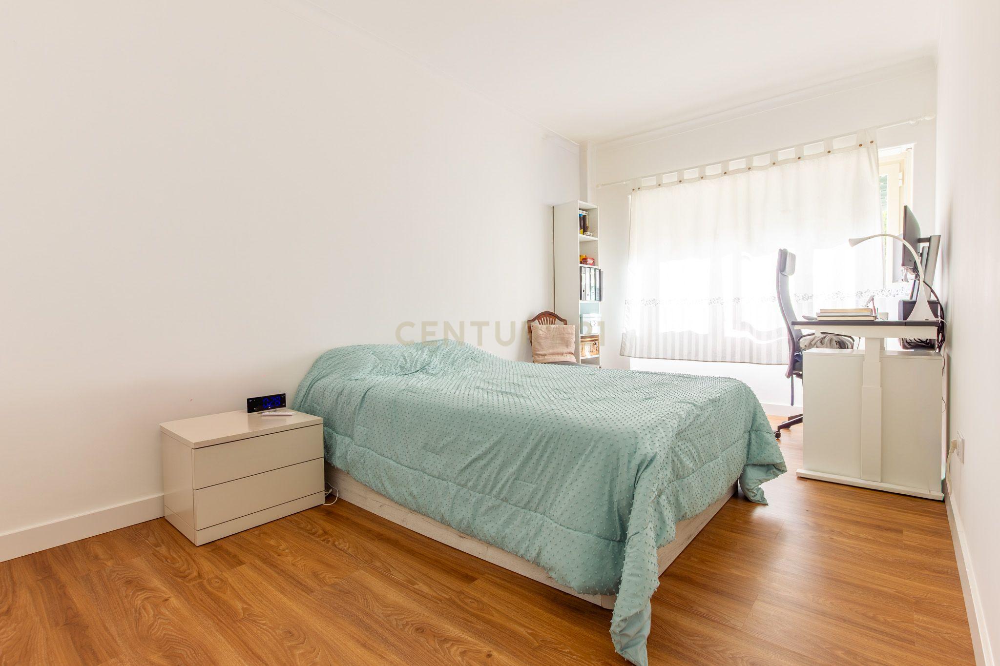 Fotografia 4 de Apartamento originalmente T3, convertido em T2 (mas facilmente reversível em T3), localizado em Corroios, próximo de transportes, escolas e todo o tipo de serviços.