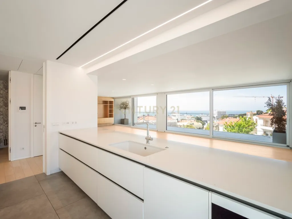 Apartamento T4 com Vista Mar em Condomínio Privado – Monte Estoril - Image 9