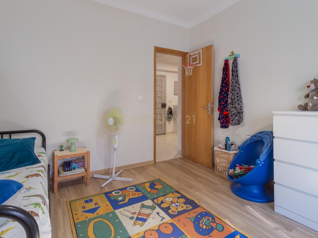Apartamento Remodelado em Corroios, Seixal T3 + 3, garagem e Terraço - Image 23