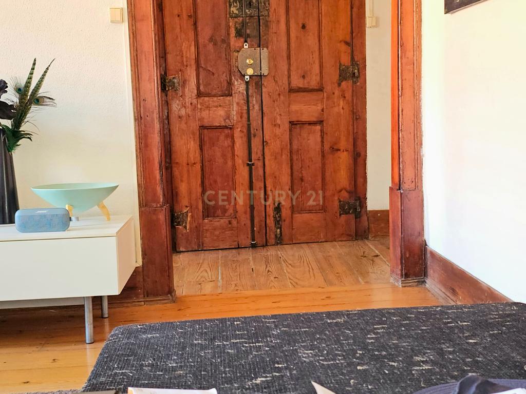 Apartamento T2 em Alcantara em Localização Privilegiada - Image 12